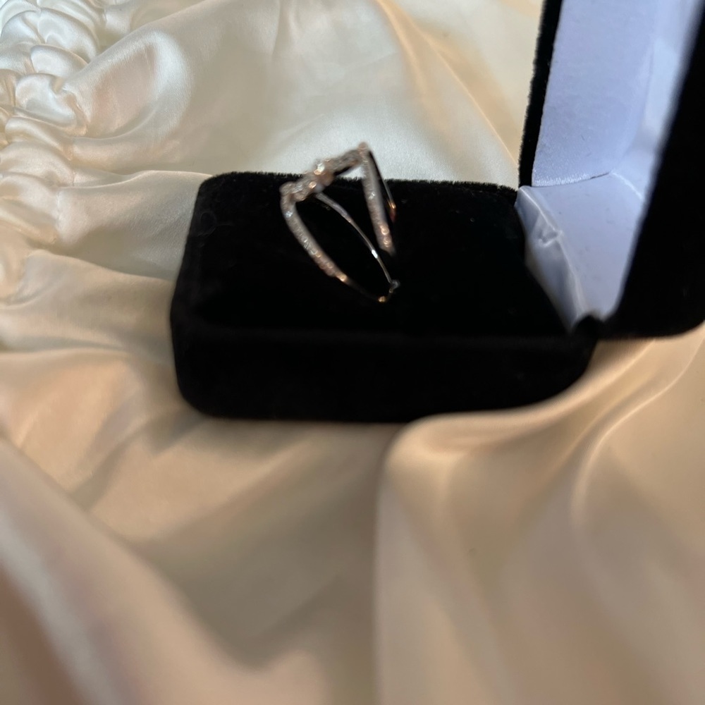 ๐๐NWOT-STERLING SILVER AND CZ RING๐๐ SZ 9 - Picture 2 of 2